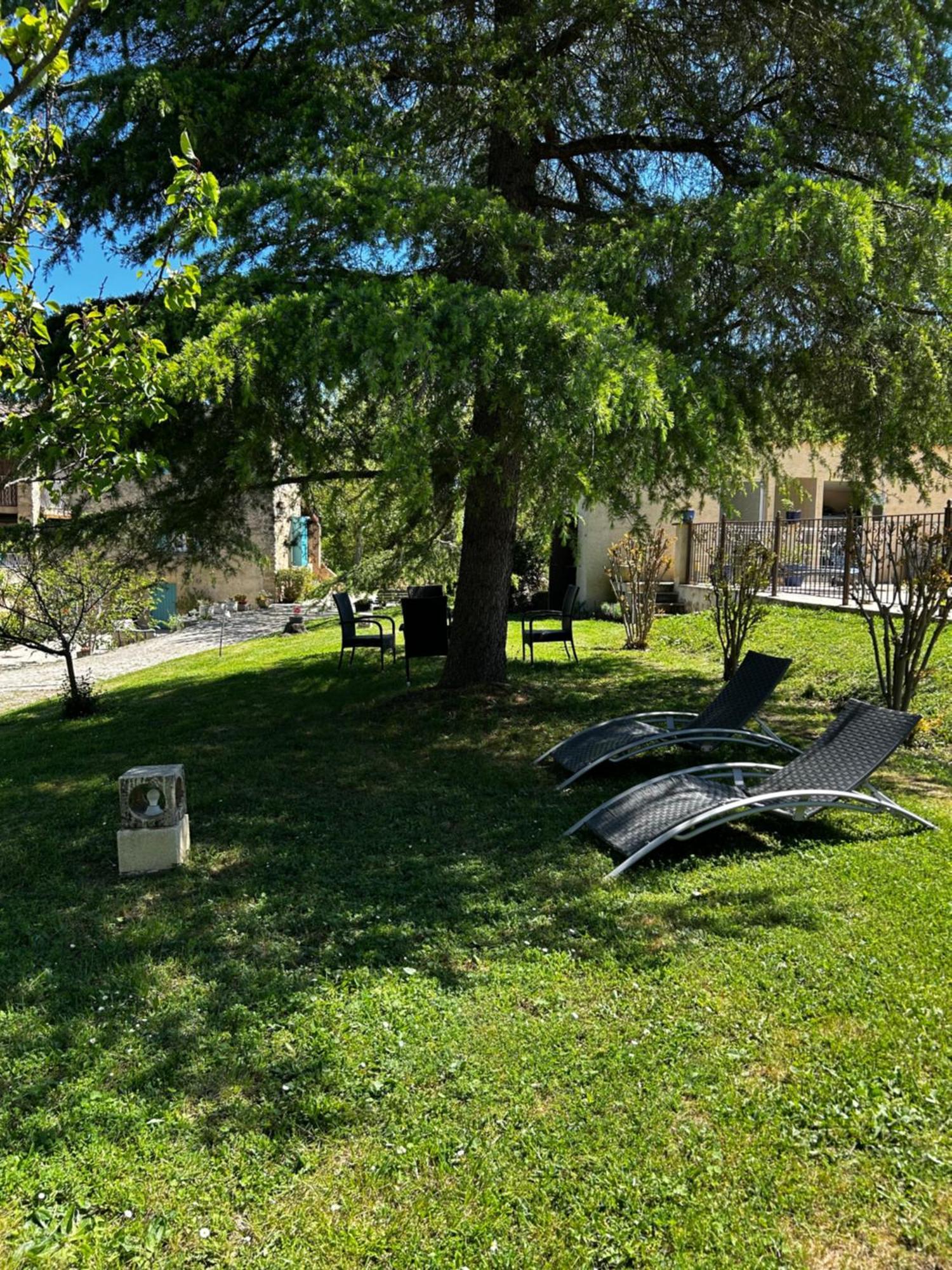 Les Demeures Du Clos Niozelles Екстериор снимка